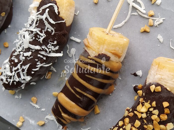 Bananos congelados con chocolate