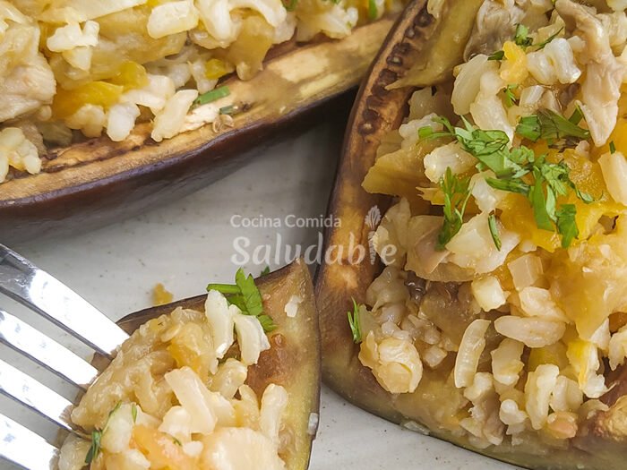 Berenjenas rellenas de arroz y champiñones