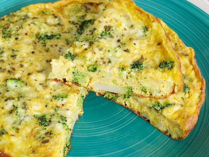 Huevos con brócoli y queso