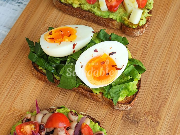 Pan con aguacate de 3 formas diferentes