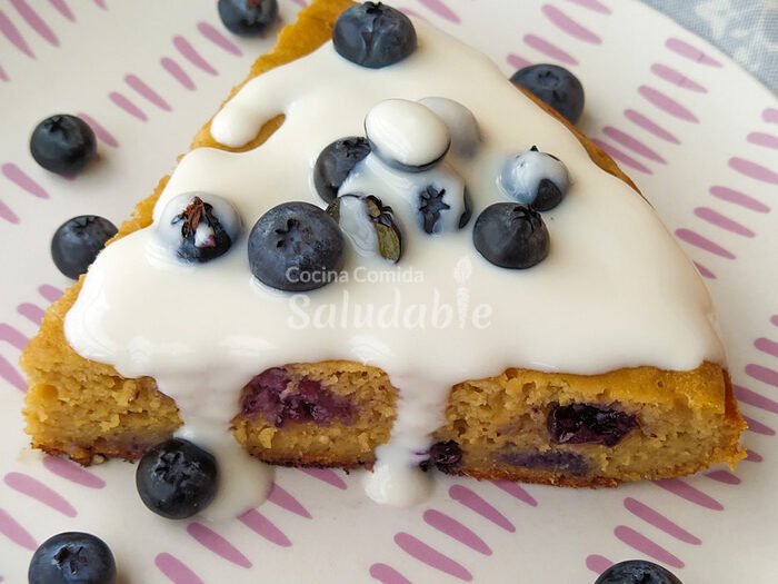 Torta en sartén con glaseado de limón